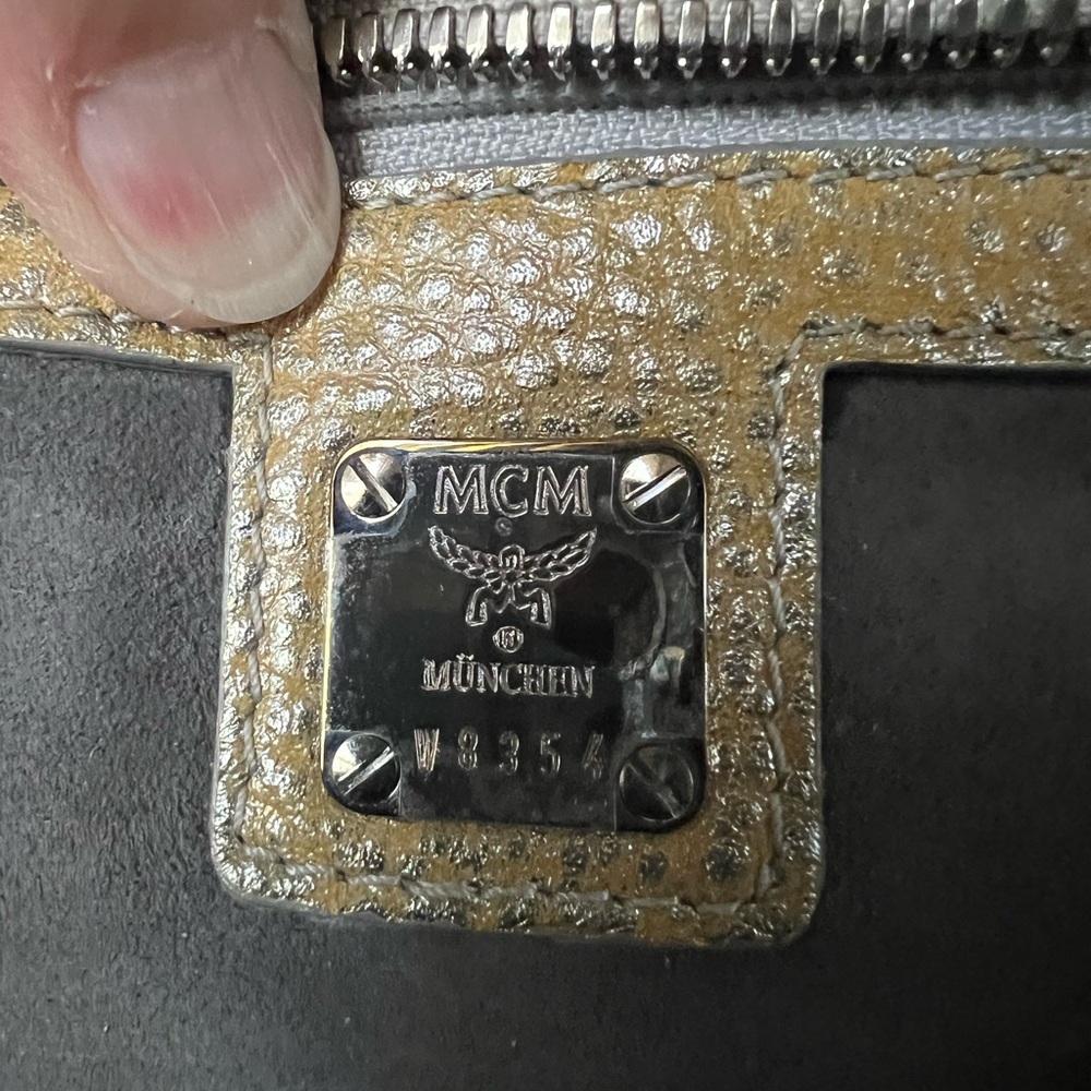 🔥 MCM 🔥Visetos Lion Princess Boston Black and Gold Lion Print Bag - Picture 3 of 13